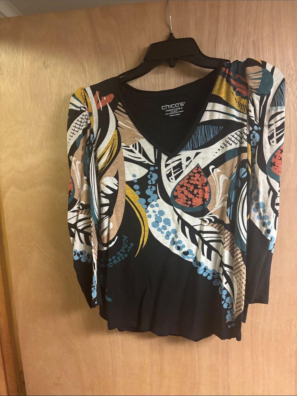 Chico's Black Abstract Multi-Color V-Neck Long Sleeve Top
